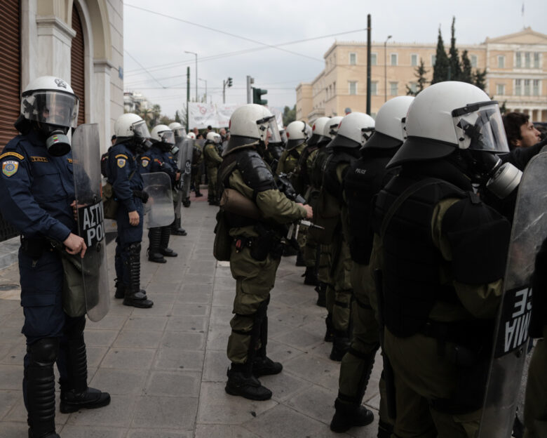 Πολυτεχνείο: «Φρούριο» η Αθήνα για την 52η επέτειο – 5.000 αστυνομικοί, «Αίαντες» και επιτήρηση από drones και ελικόπτερα