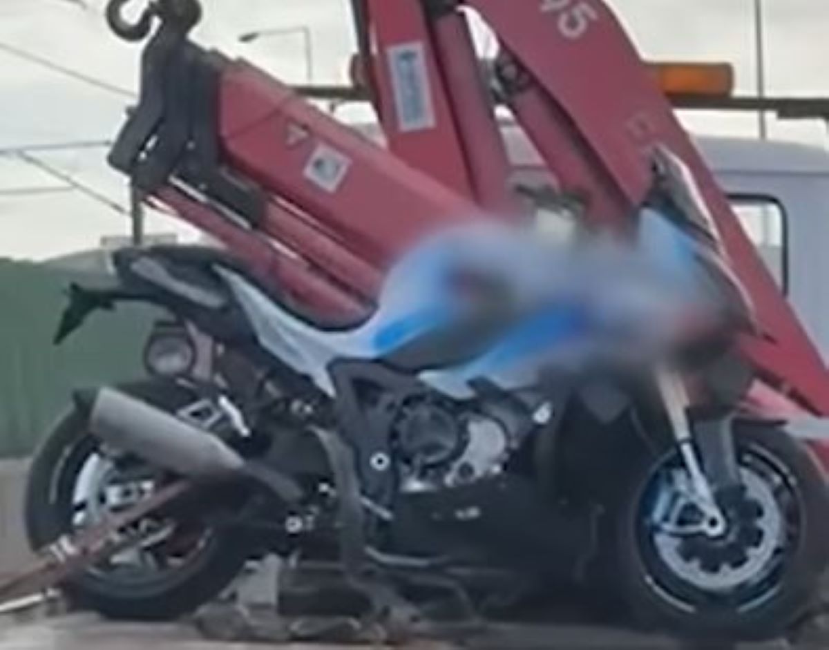 Η μία από τις δύο μηχανές που έτρεχαν με πάνω από 250 χλμ στην Αττική Οδό