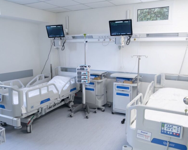 «Τα δηλητηριώδη μανιτάρια τα μάζεψε κοντά στο σπίτι μας» λέει ο γιος του ζευγαριού που θα μεταφερθεί για μεταμόσχευση στην Ιταλία