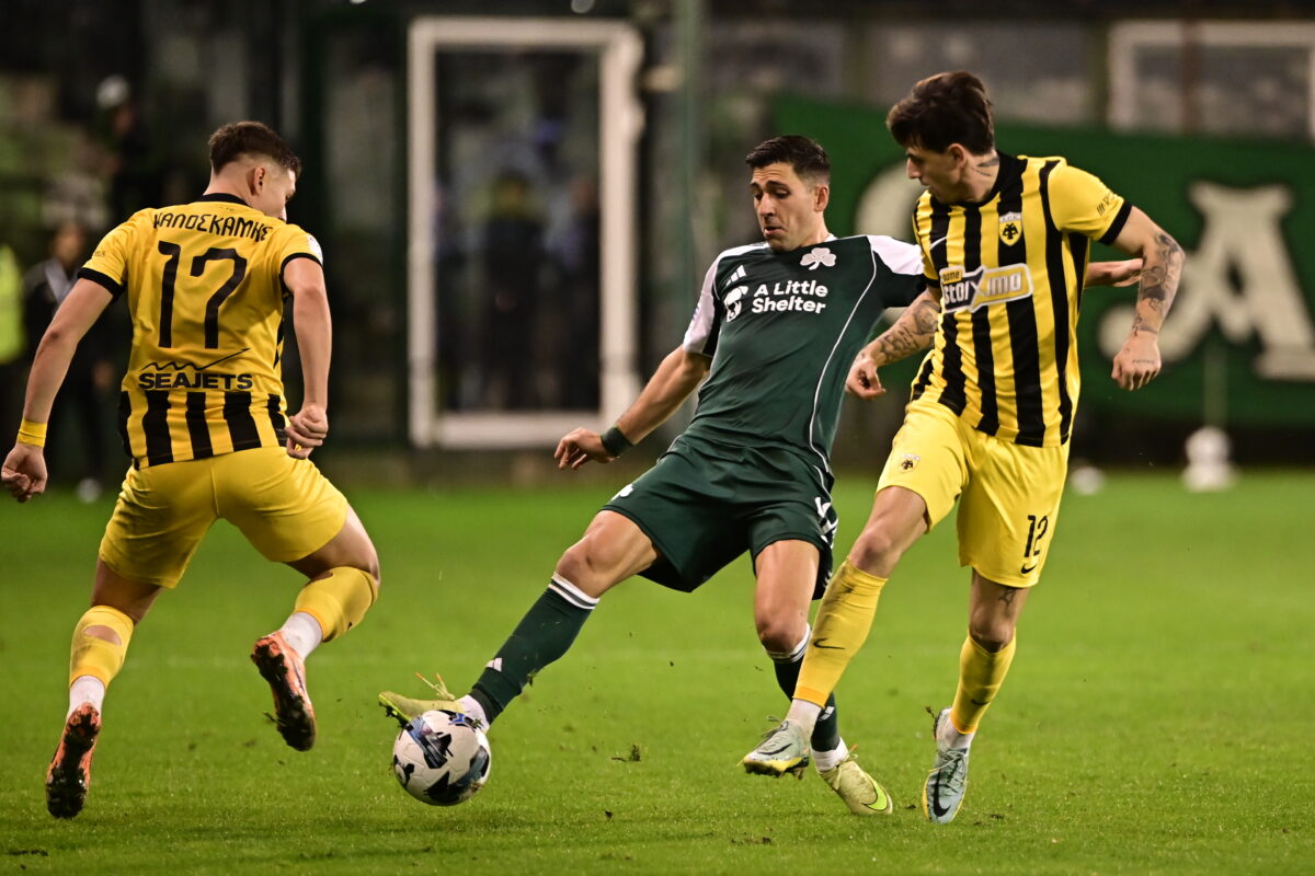 Ο Μπακασέτας κόντρα σε δύο παίκτες της ΑΕΚ (ΜΙΧΑΛΗΣ ΚΑΡΑΓΙΑΝΝΗΣ