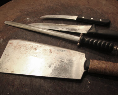 Μπαλτάς και μαχαίρια