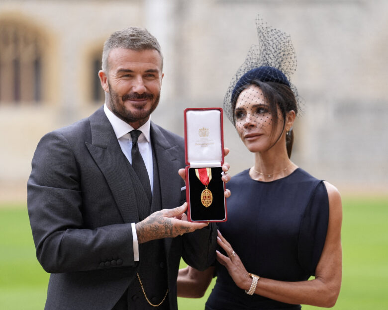 Ο Ντέιβιντ Μπέκαμ χρίστηκε ιππότης από τον Βασιλιά Κάρολο