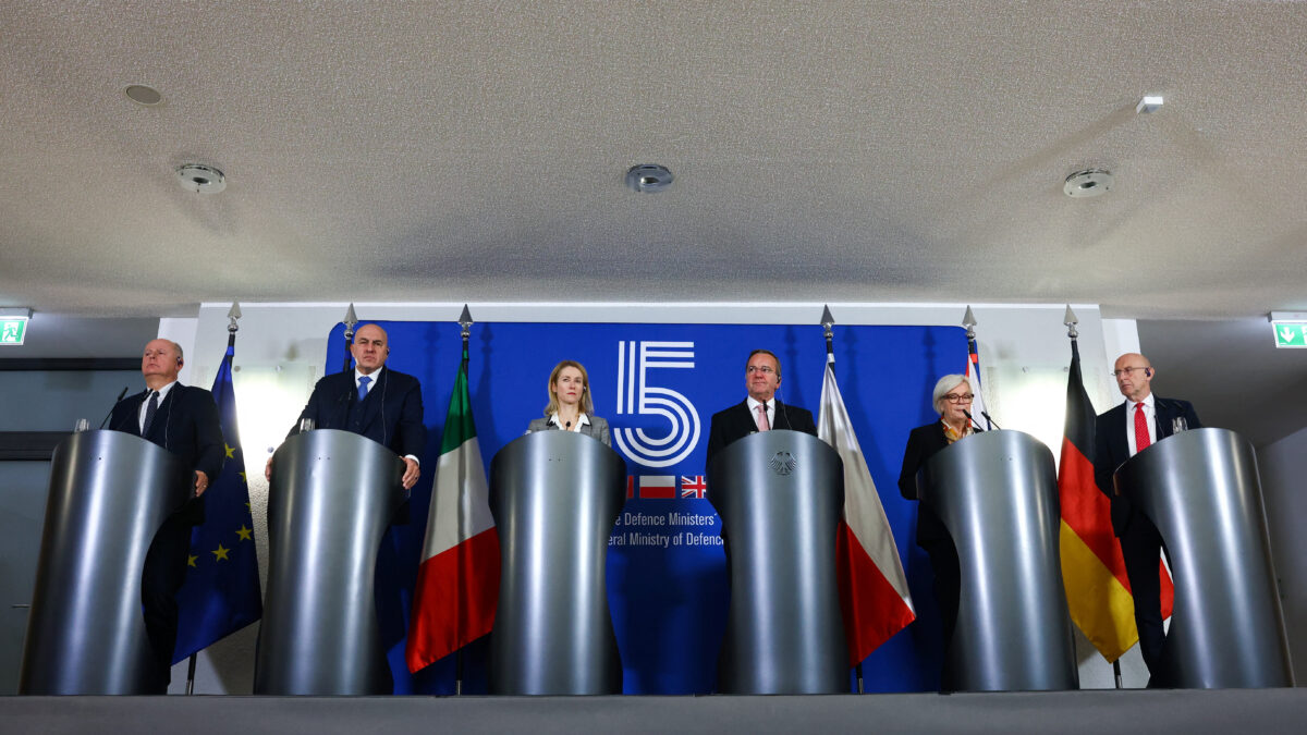 Οι υπουργοί άμυνας της Γερμανίας, της Γαλλίας, της Βρετανίας, της Πολωνίας και της Ιταλίας