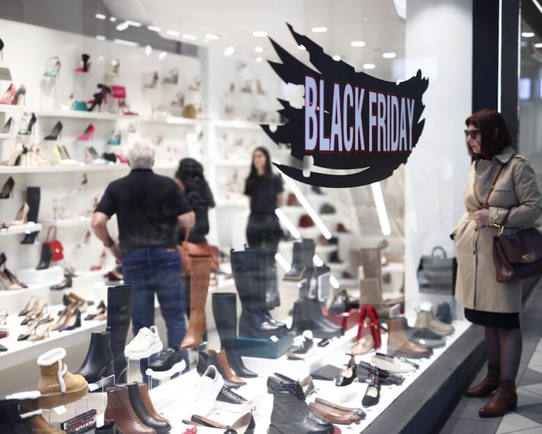 Black Friday 2025 και Cyber Monday: Τι να προσέχετε με τις εκπτώσεις