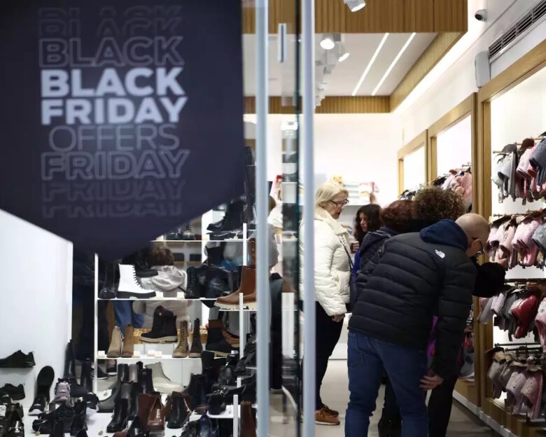 Τι ώρα κλείνουν σήμερα τα καταστήματα λόγω Black Friday – Ανοιχτά στις 30.11