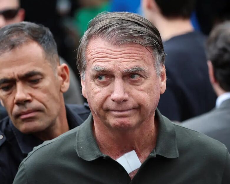 Ο Μπολσονάρο παραδέχθηκε πως προσπάθησε να βγάλει το ηλεκτρονικό βραχιολάκι: «Το έκανα από περιέργεια»