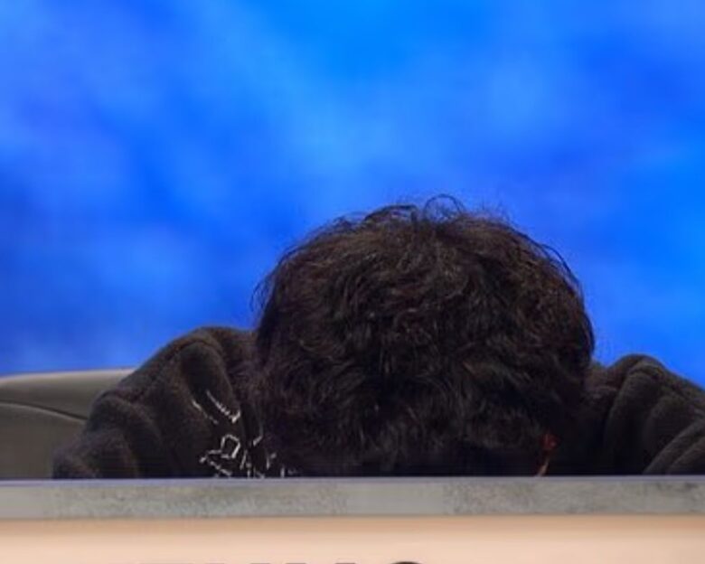 Διαγωνιζόμενος «λιποθύμησε» κατά τη διάρκεια τηλεπαιχνιδιού γνώσεων στο BBC – «Μπορεί κάποιος να δει αν ζει;»