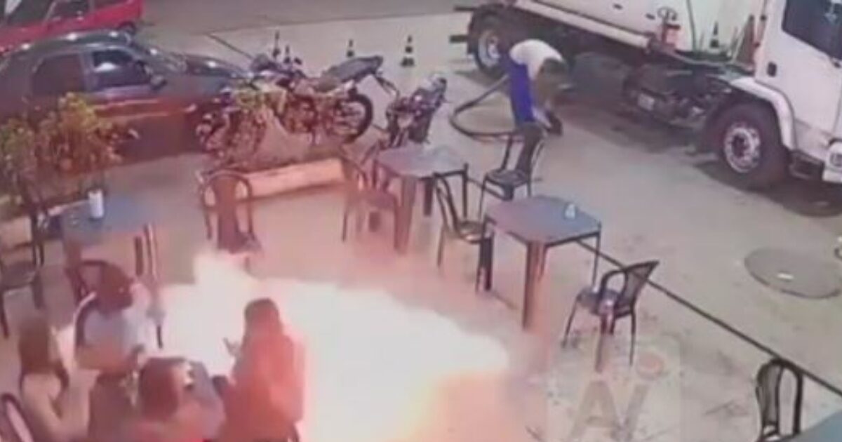 Brazil: He threw a match on the floor of a gas station restaurant and set it on fire – Watch video