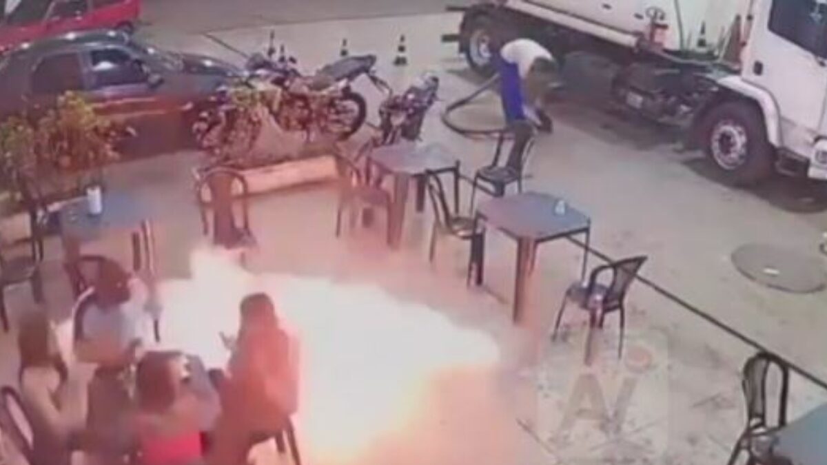 Φωτιά σε βενζινάδικο