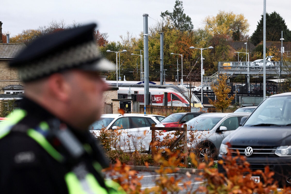 Βρετανός αστυνομικός στον σιδηροδρομικό σταθμό όπου έγινε η επίθεση
