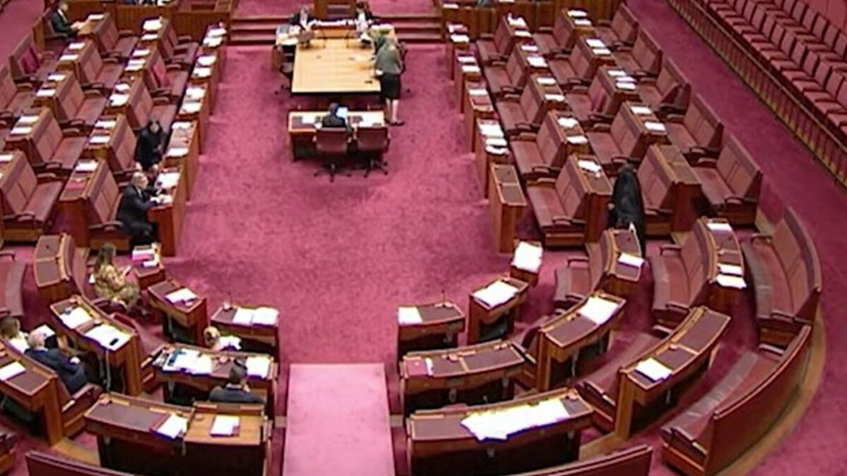 Ακροδεξιά γερουσιαστής εμφανίστηκε με μπούρκα στο κοινοβούλιο της Αυστραλίας