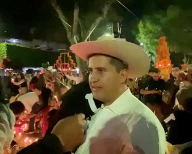 Μεξικό: Δήμαρχος δολοφονείται από συμμορία – Βίντεο από τον τόπο του εγκλήματος