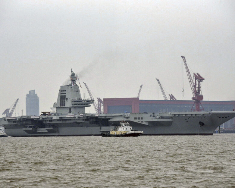 Η Κίνα ενισχύει τη ναυτική της ισχύ – Σε υπηρεσία το νεότερο αεροπλανοφόρο «Fujian» του Πεκίνου