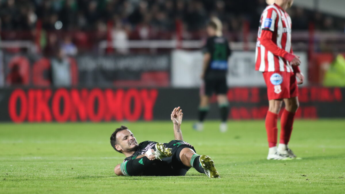 Ο Τσιριβέγια στη φάση του τραυματισμού του (ΒΑΣΙΛΗΣ ΒΕΡΒΕΡΙΔΗΣ