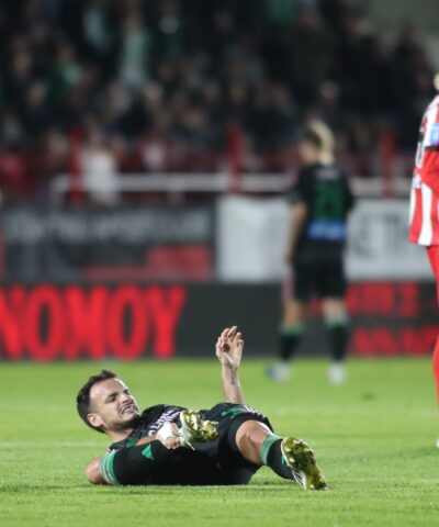 Ο Τσιριβέγια στη φάση του τραυματισμού του (ΒΑΣΙΛΗΣ ΒΕΡΒΕΡΙΔΗΣ