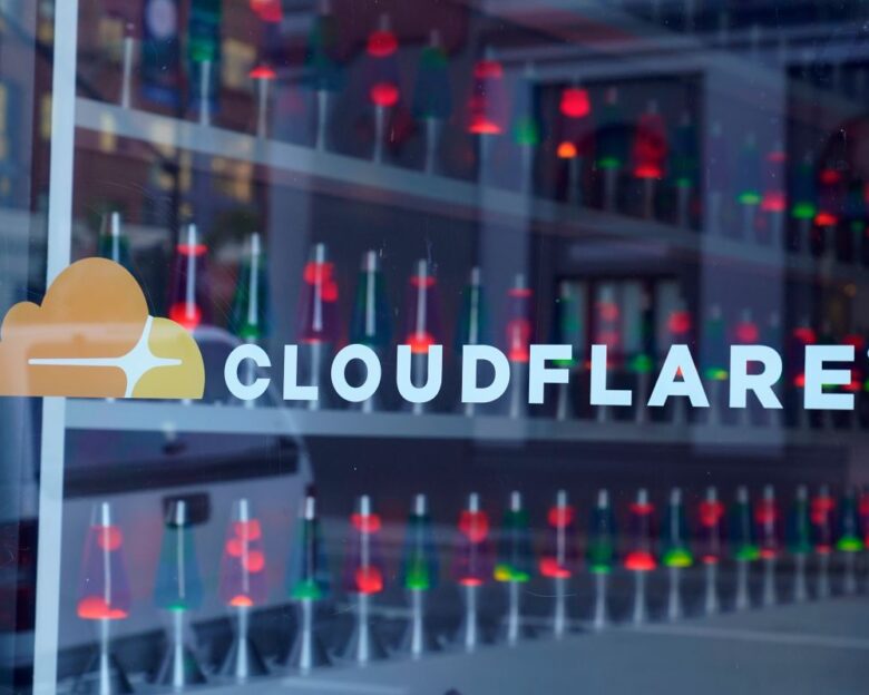 Cloudflare: Τι είναι και πώς «γονάτισε» το ίντερνετ – Γιατί η βλάβη της «έριξε» τόσα πολλά sites για τρεις ώρες