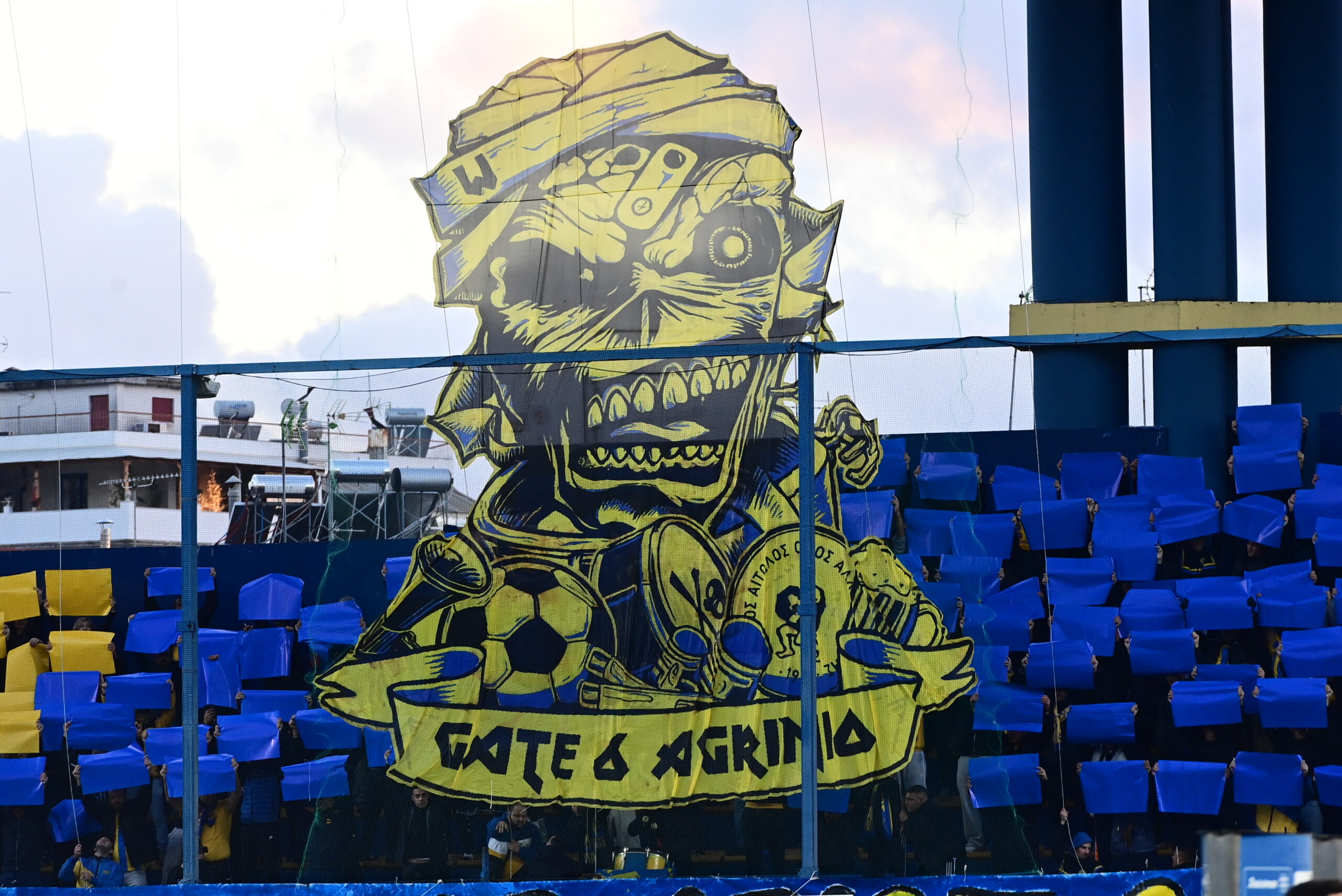 Το κορεό των φίλων του Παναιτωλικού/  (ΓΙΩΡΓΟΣ ΜΑΤΘΑΙΟΣ / EUROKINISSI)