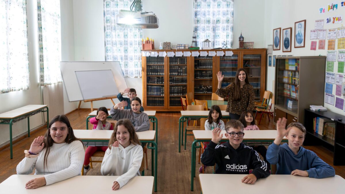 COSMOTE TELEKOM: νέα εποχή συνδεσιμότητας σε όλα τα δυσπρόσιτα σχολεία της χώρας με δωρεάν γρήγορο ίντερνετ