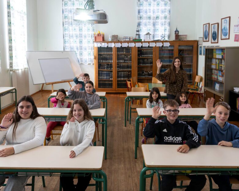 COSMOTE TELEKOM: νέα εποχή συνδεσιμότητας σε όλα τα δυσπρόσιτα σχολεία της χώρας με δωρεάν γρήγορο ίντερνετ