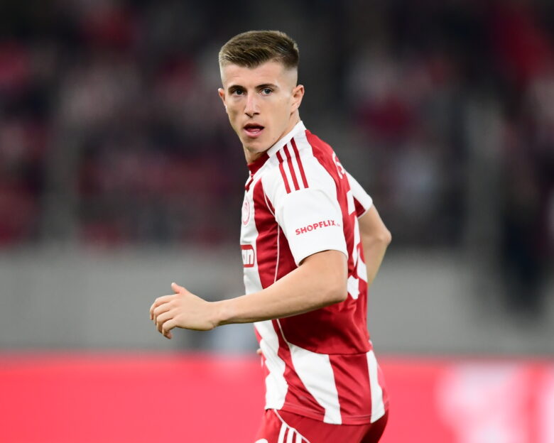 Ολυμπιακός και Κοστίνια συνεχίζουν μαζί μέχρι το 2029