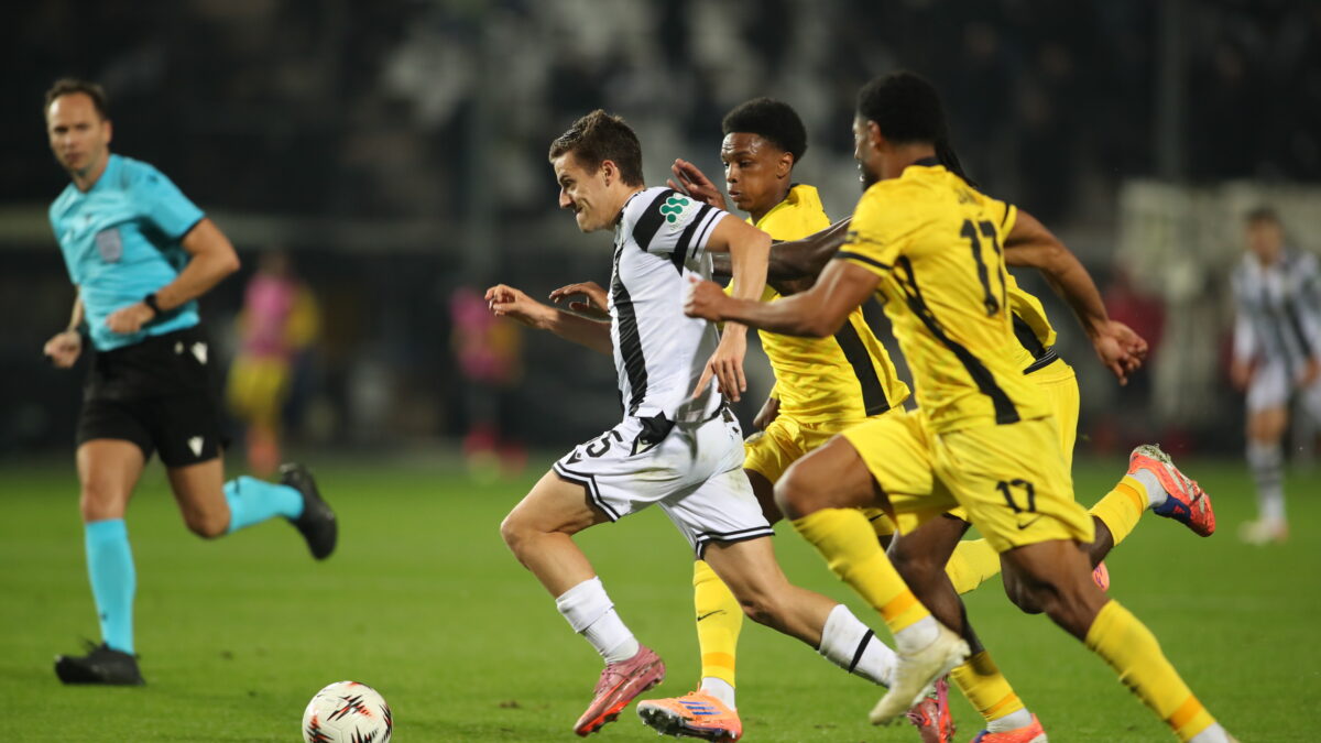 Ο Κωνσταντέλιας κόντρα στη Γιουνγκ Μπόις (EUROKINISSI)