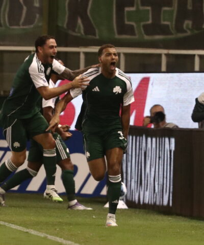 Ντέσερς και Καλάμπρια πανηγυρίζουν στη Λεωφόρο (ΣΩΤΗΡΗΣ ΔΗΜΗΤΡΟΠΟΥΛΟΣ