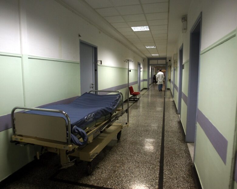 Διδυμότειχο: Θύμα ληστείας ηλικιωμένος μέσα σε μίνι μάρκετ – Κουκουλοφόρος τον μαχαίρωσε σε χέρι και κεφάλι