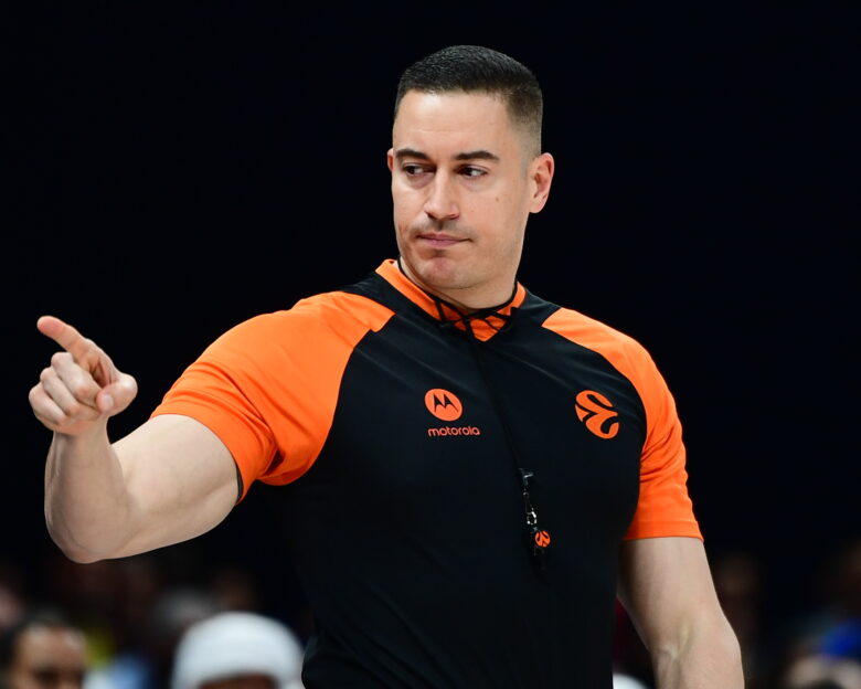 Ντιφαλά: «Μετά από το Ολυμπιακός – Μπαρτσελόνα δέχθηκα απειλές και διέγραψα τα social media»