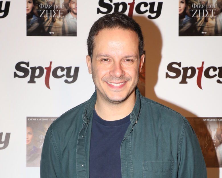 Δημήτρης Μακαλιάς για την παράσταση «Πες το ψέματα»: «Είναι μία μαύρη σελίδα για το ελληνικό θέατρο, θέλω να την αφήσω πίσω»