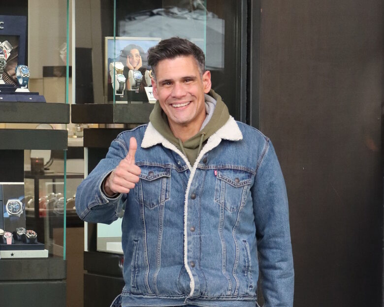 Ο Δημήτρης Ουγγαρέζος βρίσκεται σε συζητήσεις για να υιοθετήσει παιδάκι – Έχει αλλάξει το καθεστώς και μπορούν και άντρες»