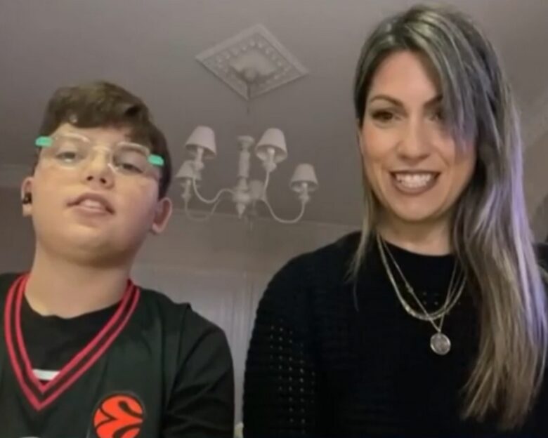 Ο μαθητής που ψάχνει γαμπρό για τη δασκάλα του έγινε viral μετά το Προμηθέας Πάτρας – Ολυμπιακός