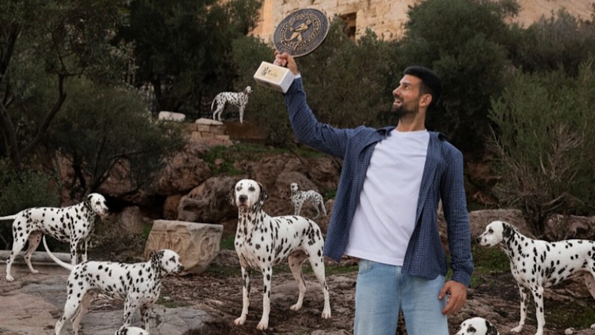 Ο Νόβακ Τζόκοβιτς πανηγύρισε τον 101ο τίτλο του με σκυλιά της Δαλματίας στην Ακρόπολη