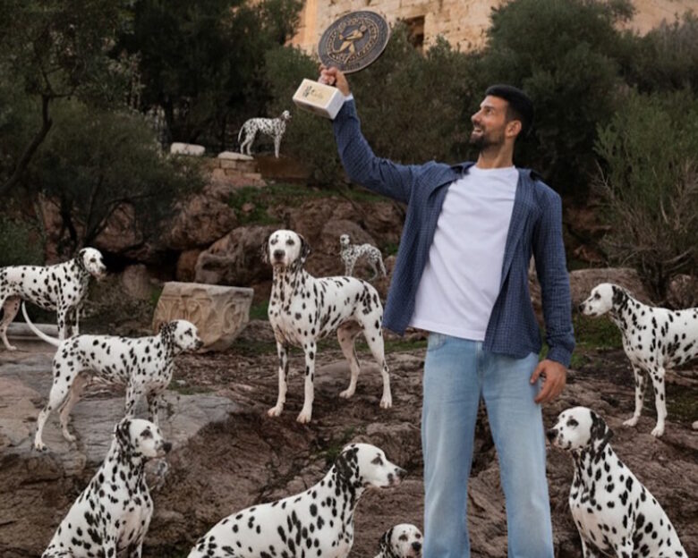 Ο Νόβακ Τζόκοβιτς πανηγύρισε τον 101ο τίτλο του με σκυλιά της Δαλματίας στην Ακρόπολη