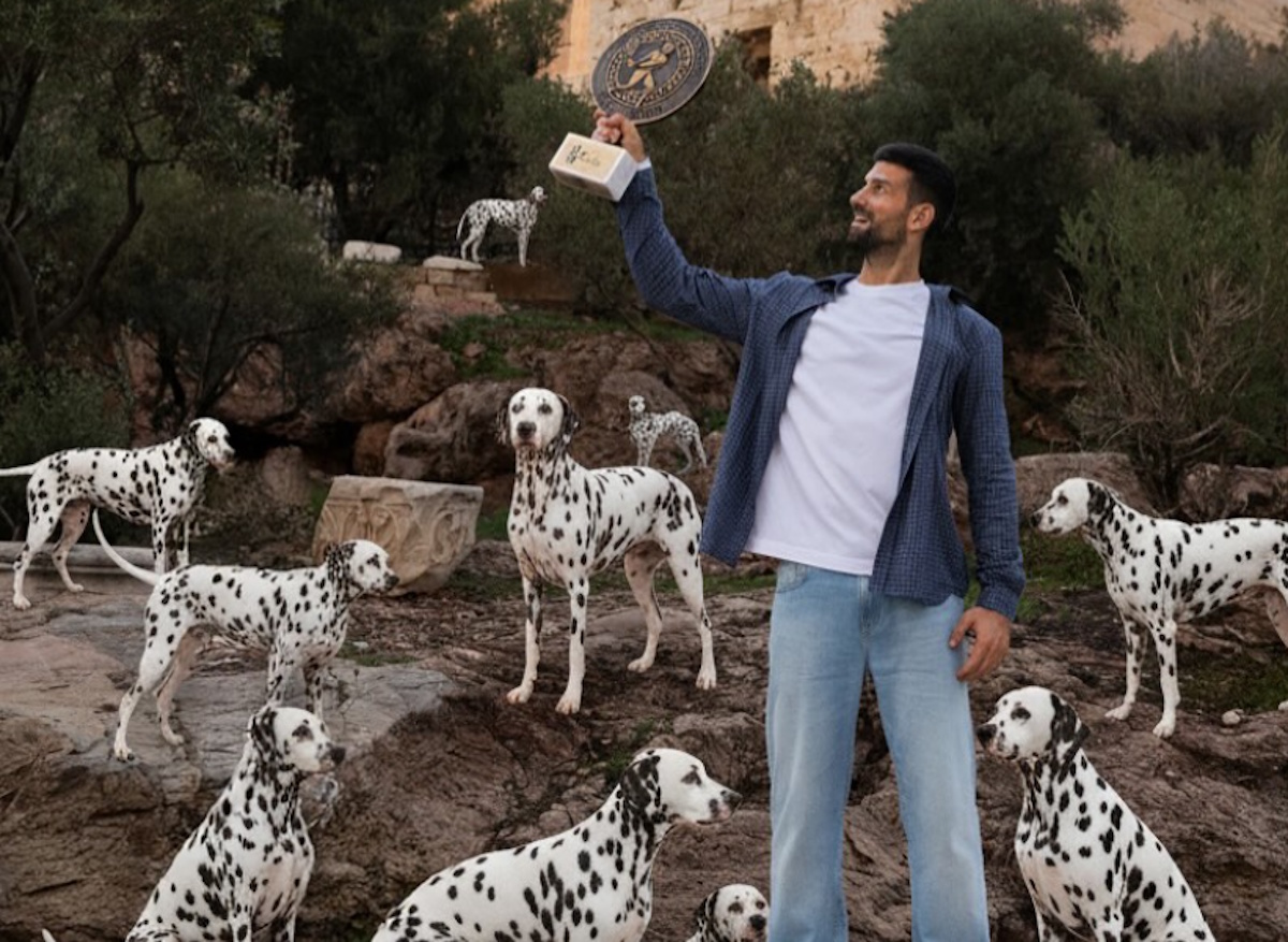 Ο Νόβακ Τζόκοβιτς πανηγύρισε τον 101ο τίτλο του με σκυλιά της Δαλματίας στην Ακρόπολη