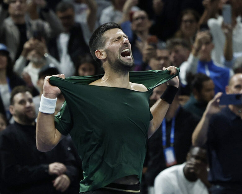 Ο Νόβακ Τζόκοβιτς έσκισε τη φανέλα του πανηγυρίζοντας τον τίτλο του Hellenic Championship