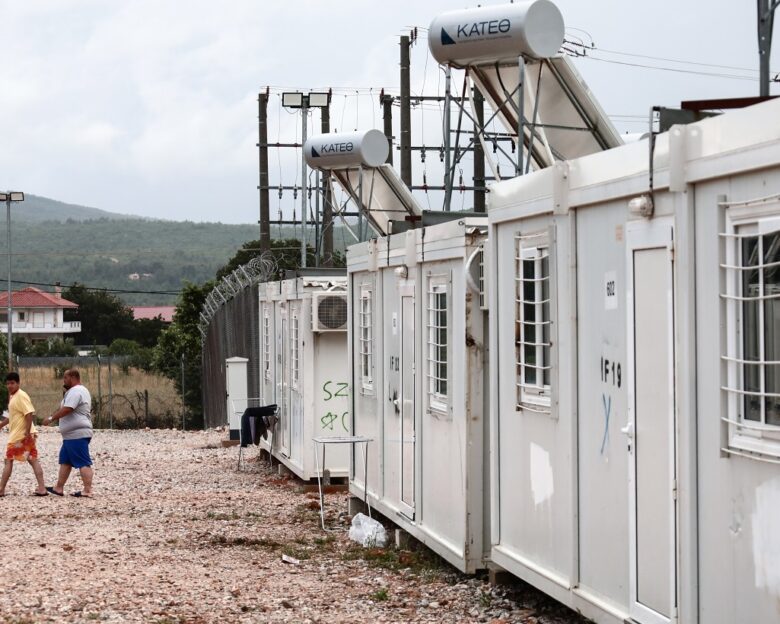 Σέρρες: Βίντεο από την εξέγερση στη δομή φιλοξενίας μεταναστών – Ανθρωποκυνηγητό και ξύλο με την αστυνομία