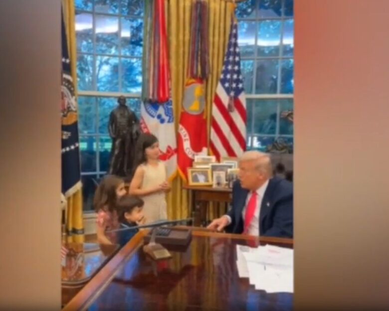 Viral o Τραμπ που συστήνεται σαν παιδάκι νηπιαγωγείου: «Με λένε Ντόναλντ»