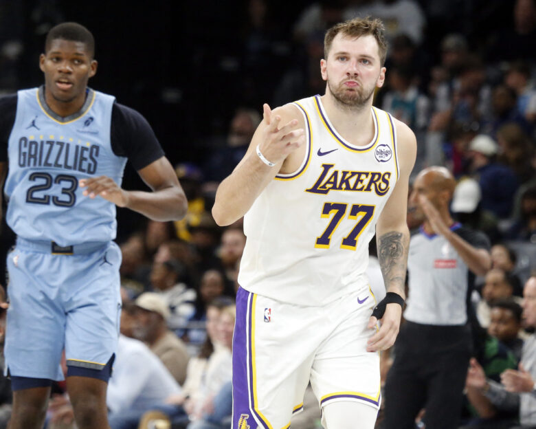 Αποτελέσματα NBA: Μαγική επιστροφή Ντόντσιτς και νέα νίκη για Λέικερς, αήττητοι οι Μπουλς