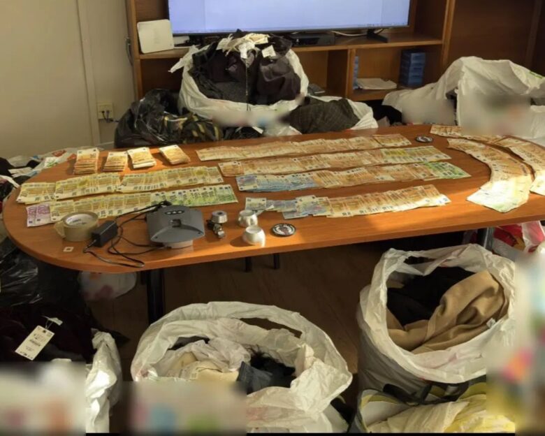 Εξαρθρώθηκε εγκληματική οργάνωση που έκλεβε ρούχα από καταστήματα στην Αττική και τα πουλούσε στην Αλβανία