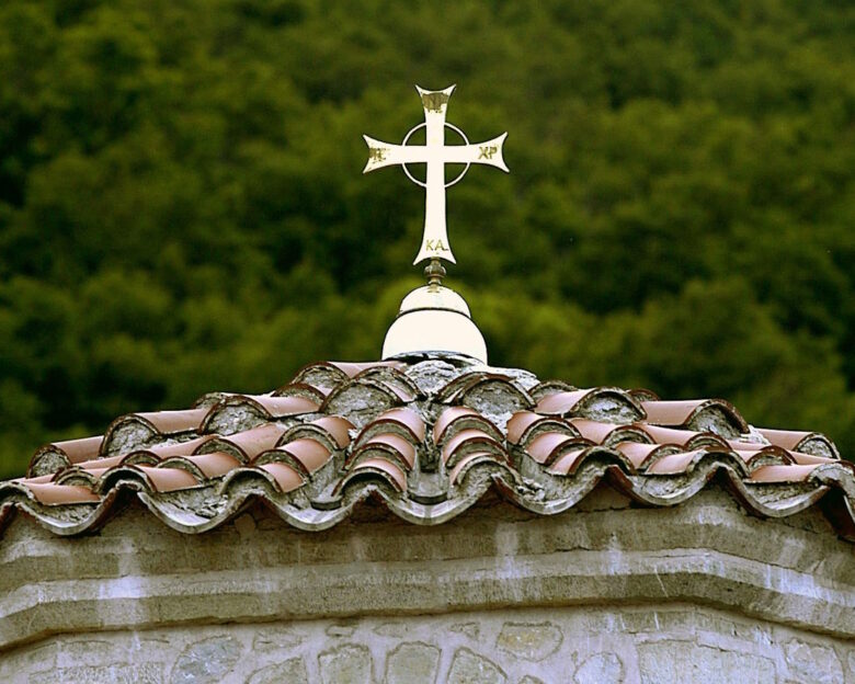 Νέα καταγγελία για δήθεν ιερέα: Του υποσχέθηκε ότι θα σώσει τον αδερφό του από τον καρκίνο