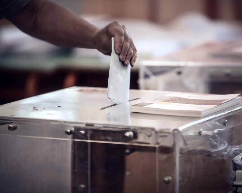 Δημοσκόπηση Opinion Poll: Με 16,5 μονάδες προηγείται η ΝΔ του ΠΑΣΟΚ – Πόσοι θα ψήφισαν κόμματα από Τσίπρα και Σαμαρά