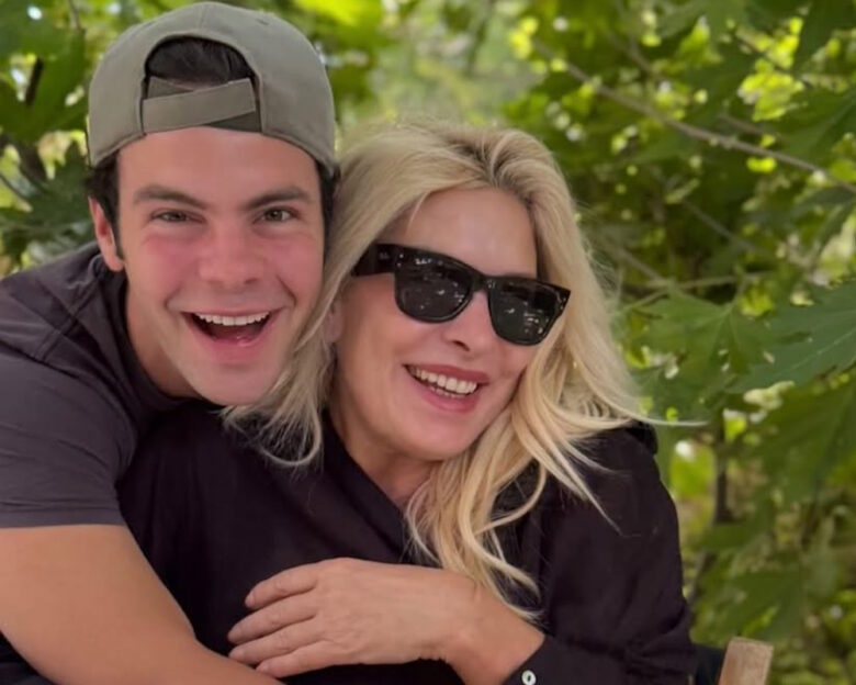 Ελένη Μενεγάκη: Οι ευχές για τα γενέθλια του γιου της, Άγγελου Λάτσιου και οι σπάνιε πόζες από το παρελθόν