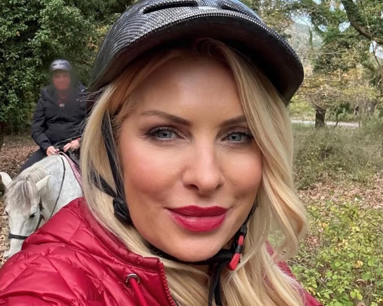 Η Ελένη Μενεγάκη έκανε ιππασία: Νέες φωτογραφίες από την οικογενειακή της εξόρμηση στα Ζαγοροχώρια