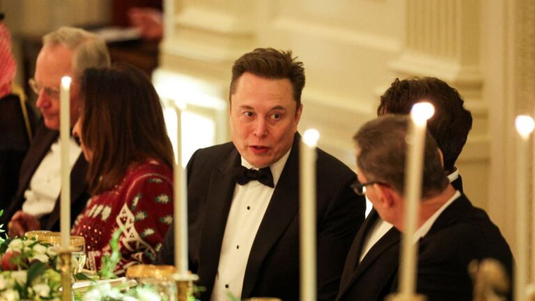 Ο Έλον Μασκ στο δείπνο του Τραμπ προς τιμήν του Μπιν Σαλμαν