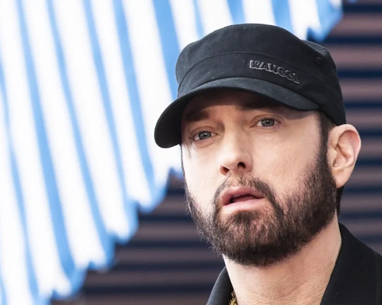 Eminem: Μηνύει την αυστραλιανή εταιρεία «Swim Shady» με είδη παραλίας για κατοχυρωμένο εμπορικό σήμα