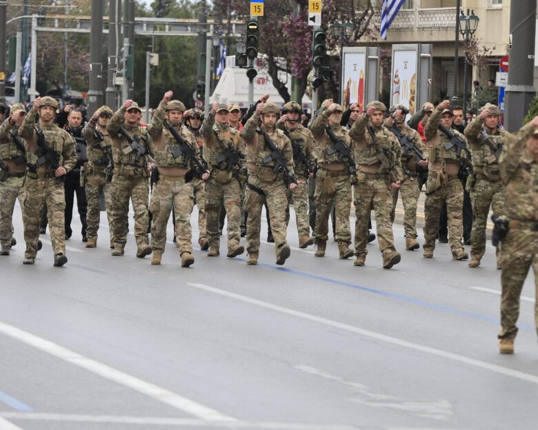 Τέθηκε σε διαβούλευση το νέο Σχέδιο Νόμου για τις Ένοπλες Δυνάμεις – Τι αλλάζει για στελέχη, μισθούς, εκπαίδευση και στράτευση