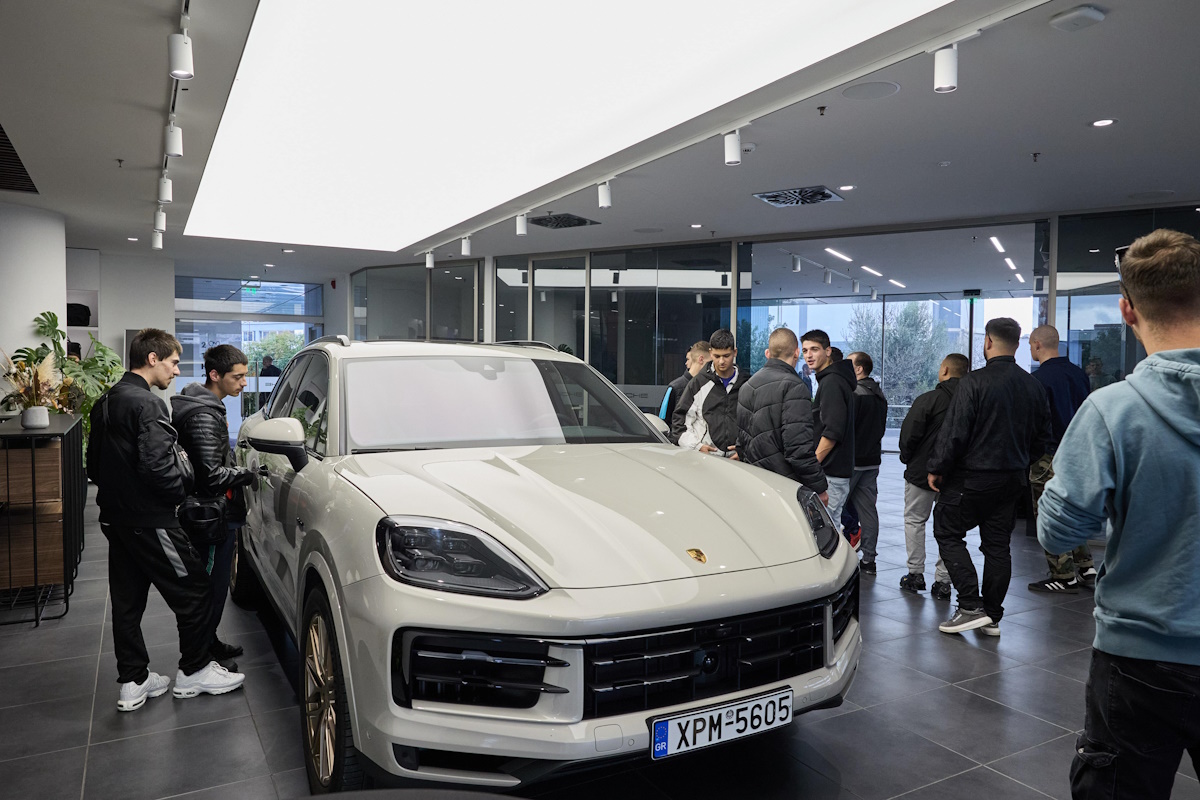 Porsche: ενισχύει τις σχολές μαθητείας της ΔΥΠΑ στη Θεσσαλία με σύγχρονους εργαλειοφόρους