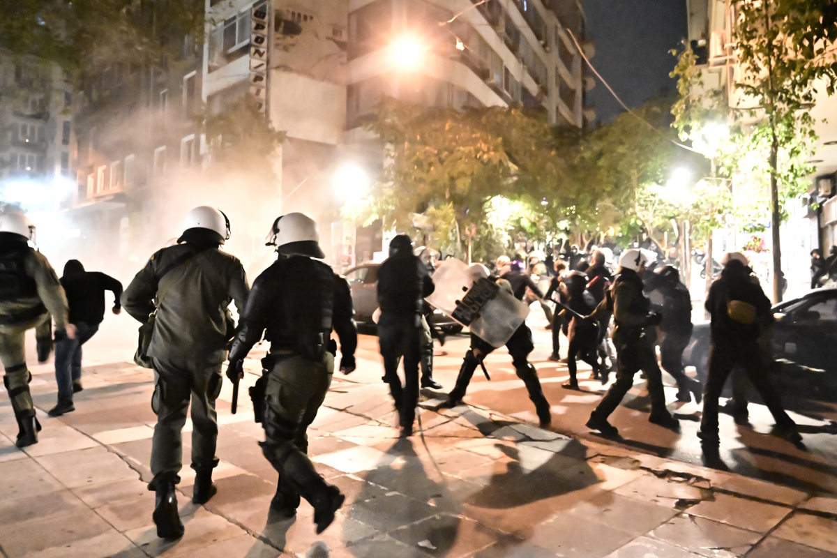 Επεισόδια στην πορεία μνήμης του αναρχικού που σκοτώθηκε από τη βόμβα στους Αμπελόκηπους