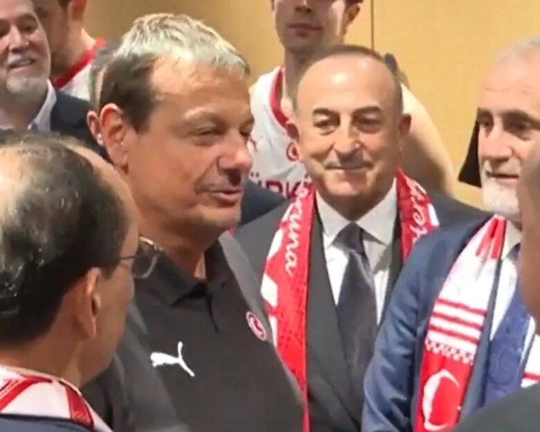 Ο Ταγίπ Ερντογάν στα αποδυτήρια της Εθνικής Τουρκίας: Τετ α τετ με Αταμάν και Όσμαν