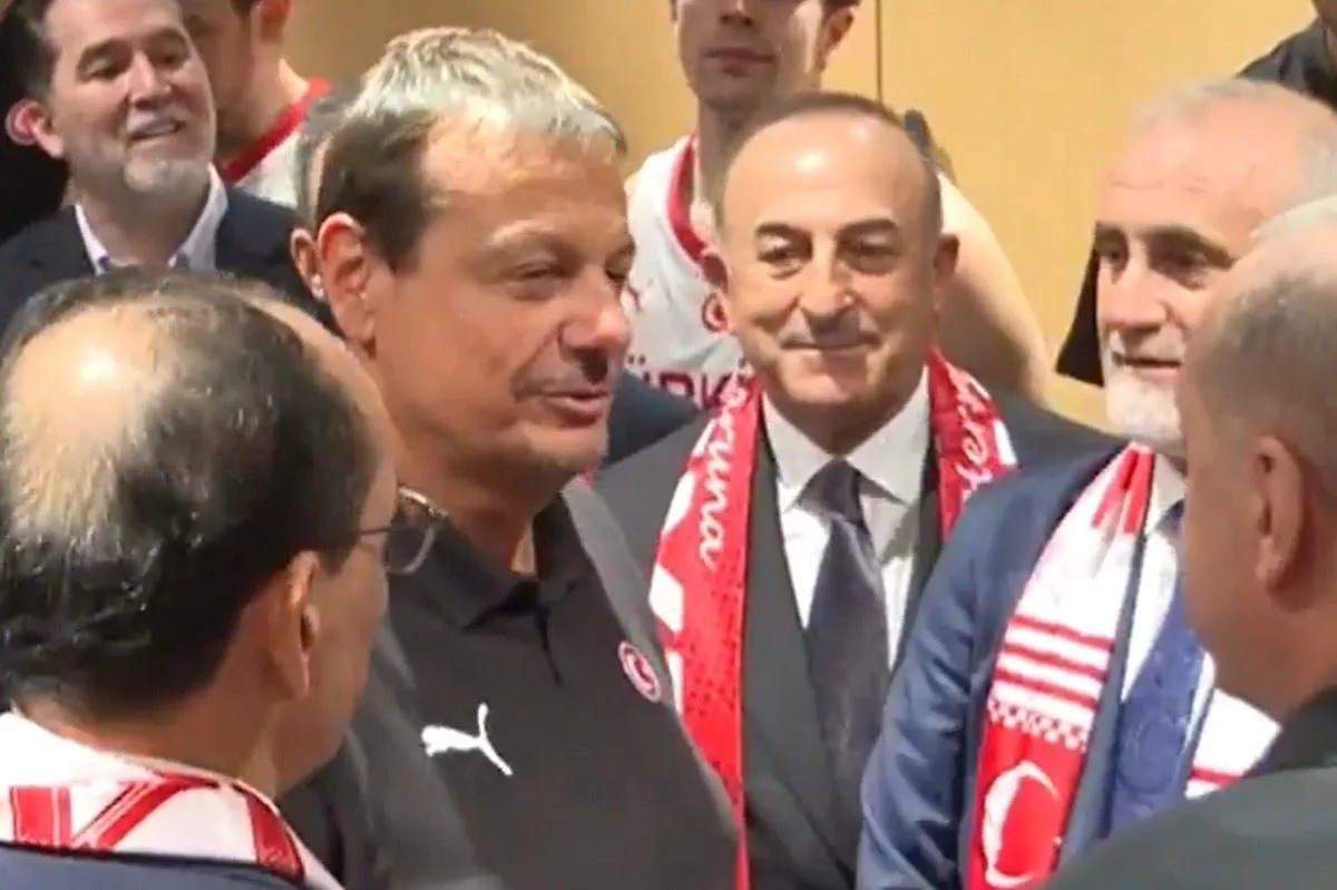 Ο Ταγίπ Ερντογάν στα αποδυτήρια της Εθνικής Τουρκίας: Τετ α τετ με Αταμάν και Όσμαν